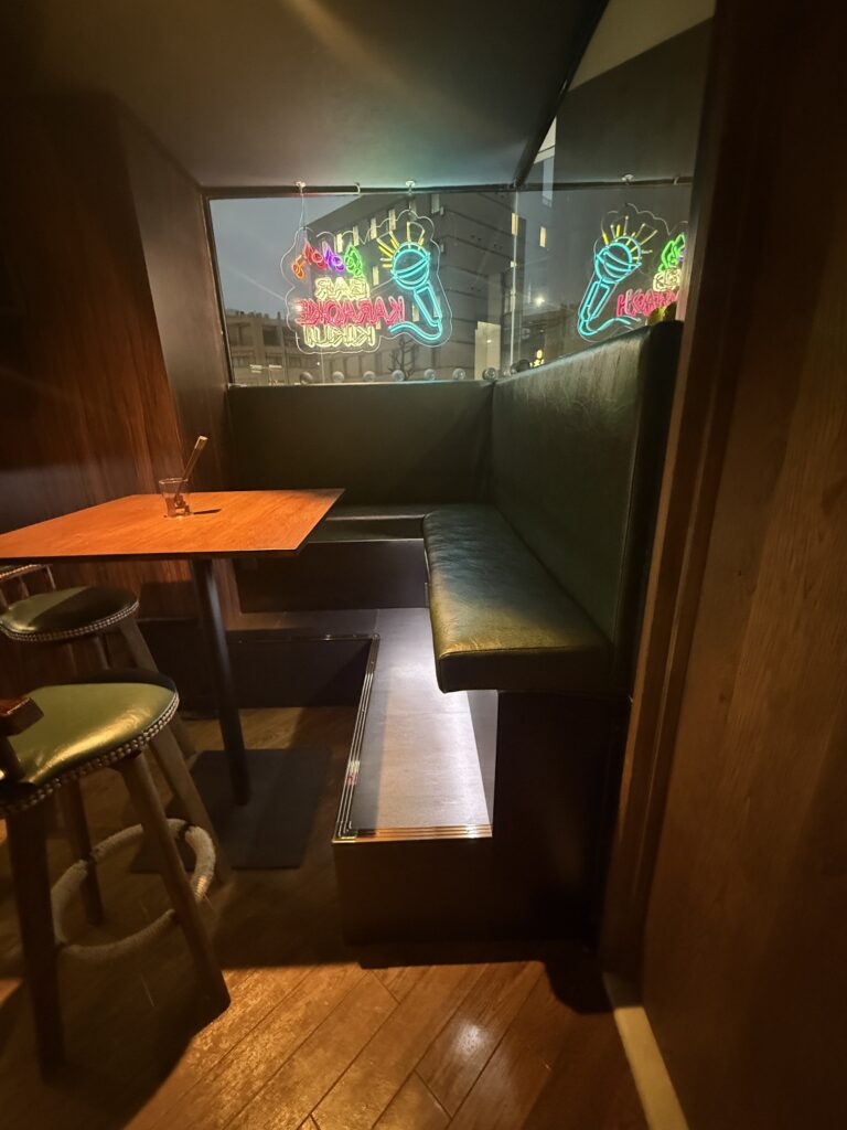 カラオケBAR｜ハイボール菊井店内グループ席